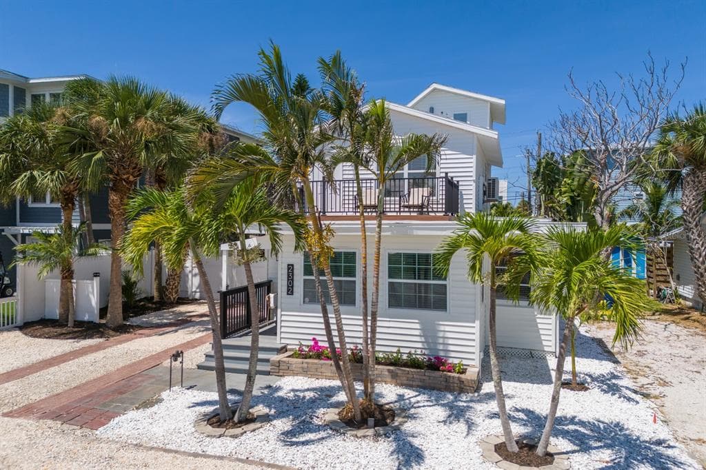 2302 AVENUE B - 3bd/3ba - $1,420,000 - BRADENTON BEACH, FL