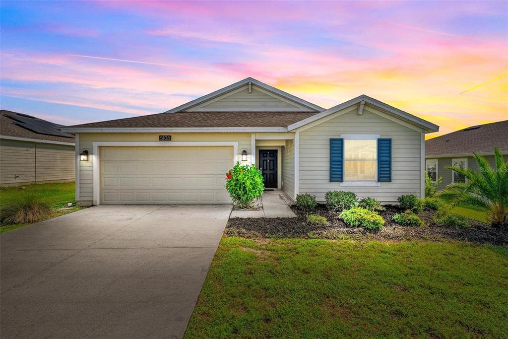 5108 TANZANITE DRIVE - 4bd/2ba - $365,000 - MOUNT DORA, FL