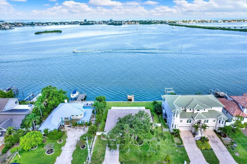 218 DRIFTWOOD LANE - 3bd/2ba - $1,699,000 - LARGO, FL
