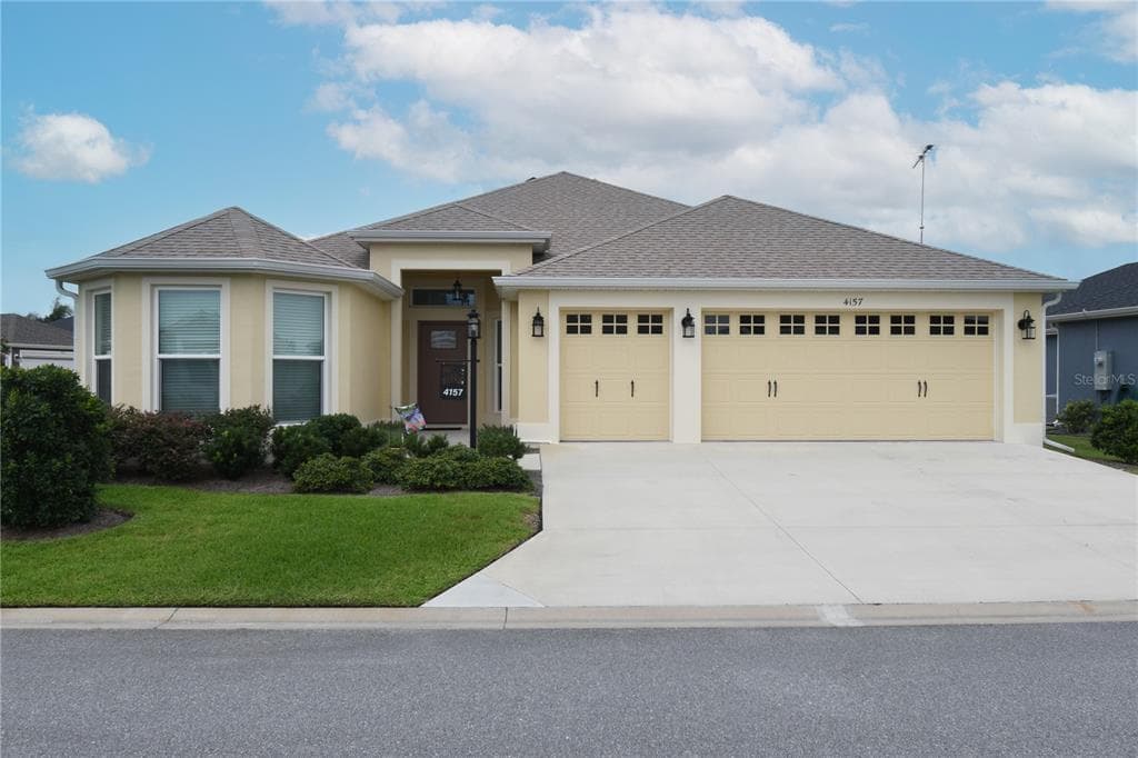 4157 COLLERETTE COURT - 3bd/2ba - $489,900 - THE VILLAGES, FL
