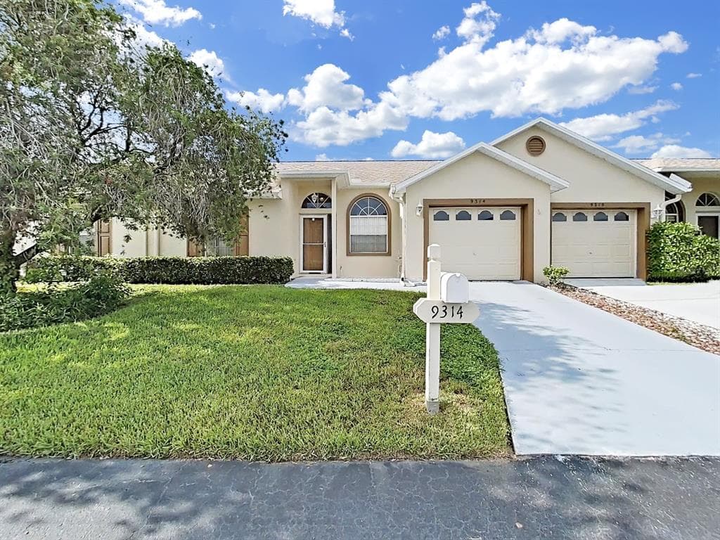 9314 ALTA SOL WAY - 2bd/2ba - $195,000 - NEW PORT RICHEY, FL