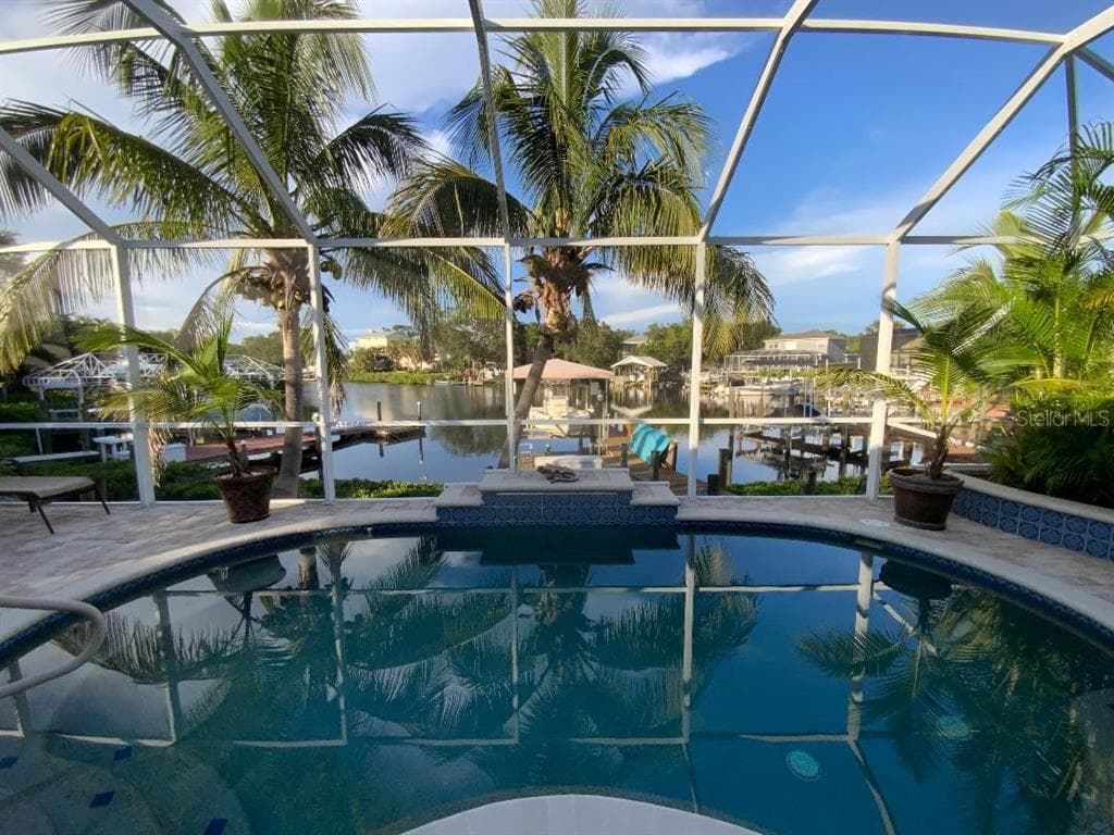 144 41ST CIRCLE E - 3bd/2ba - $900,000 - BRADENTON, FL