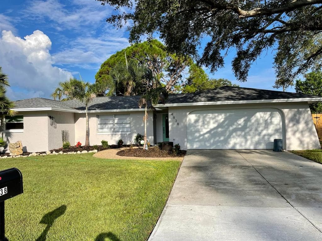 4838 PORPOISE DRIVE - 3bd/2ba - $637,000 - SARASOTA, FL
