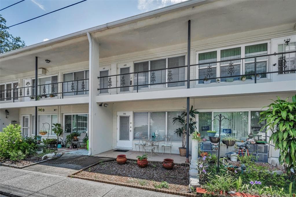 5664 40TH TERRACE N UNIT 430 - 1bd/1ba - $100,500 - KENNETH CITY, FL