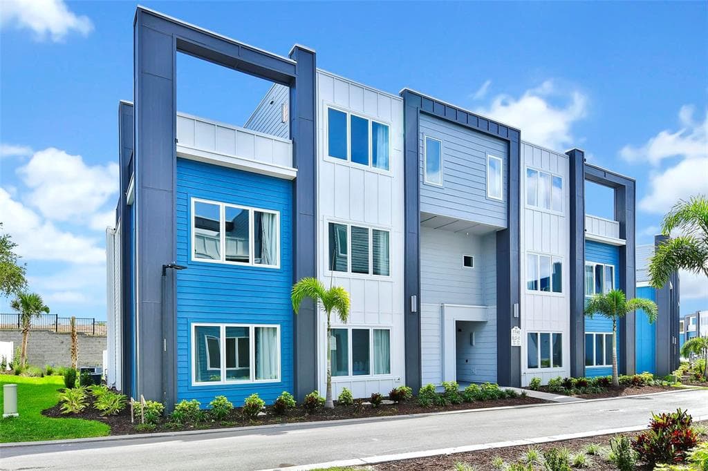 7740 SANDY RIDGE DRIVE UNIT 121 - 3bd/3ba - $375,000 - REUNION, FL