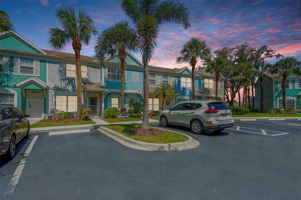 4727 SABAL KEY DRIVE UNIT 4727 - 2bd/3ba - $265,000 - BRADENTON, FL