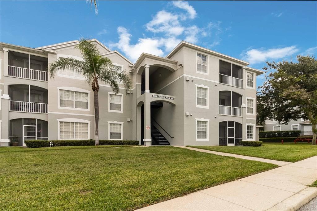 8105 COCONUT PALM WAY UNIT 303 - 3bd/2ba - $242,500 - KISSIMMEE, FL