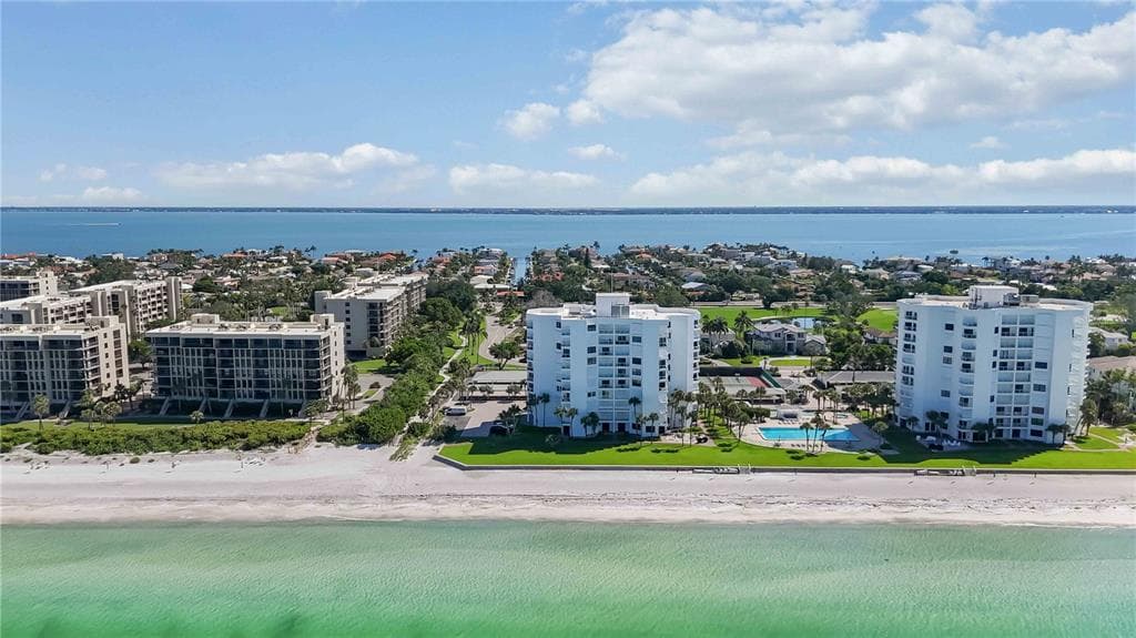1050 LONGBOAT CLUB ROAD UNIT 204 - 2bd/2ba - $899,000 - LONGBOAT KEY, FL