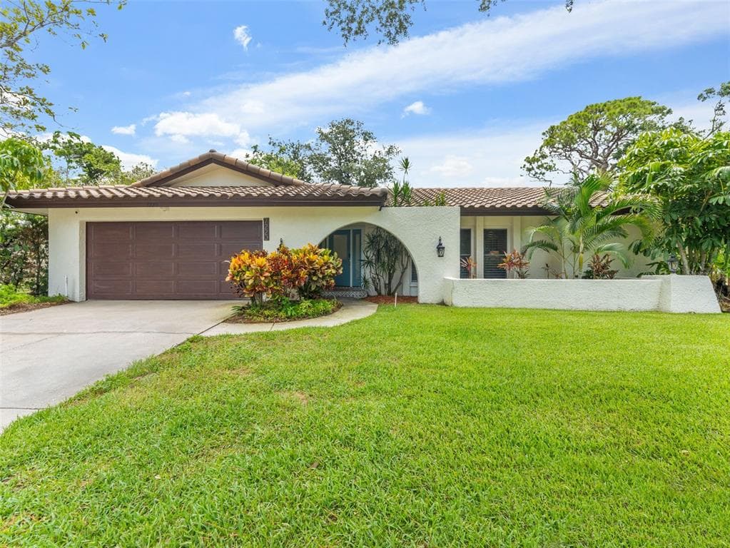 7220 SUNSHINE DRIVE S - 4bd/3ba - $990,000 - ST PETERSBURG, FL