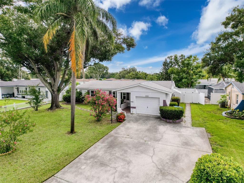 5900 49TH AVENUE N - 2bd/2ba - $392,000 - KENNETH CITY, FL
