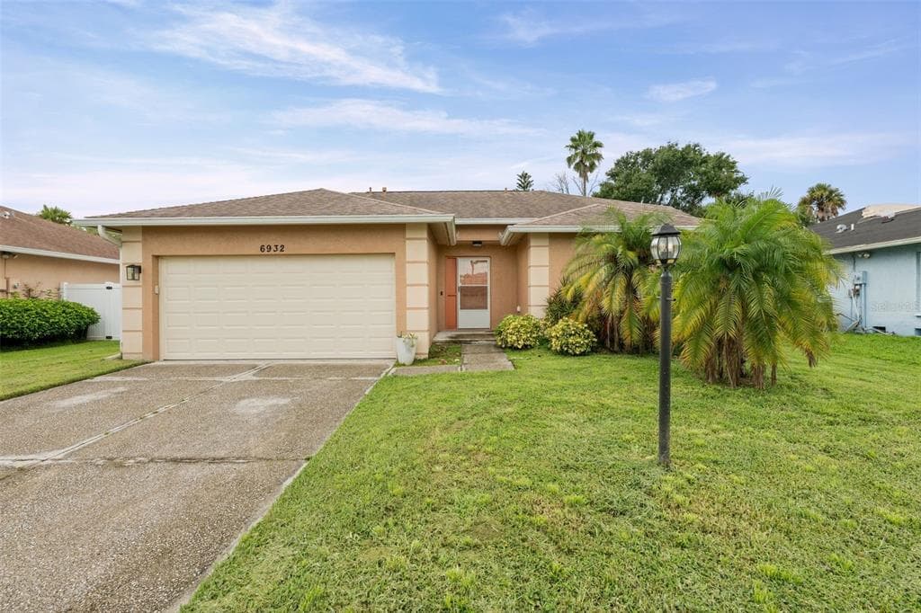 6932 43RD COURT E - 3bd/2ba - $349,000 - SARASOTA, FL