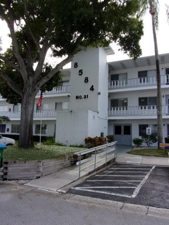 8584 111TH STREET UNIT 309 - 2bd/1ba - $115,000 - SEMINOLE, FL