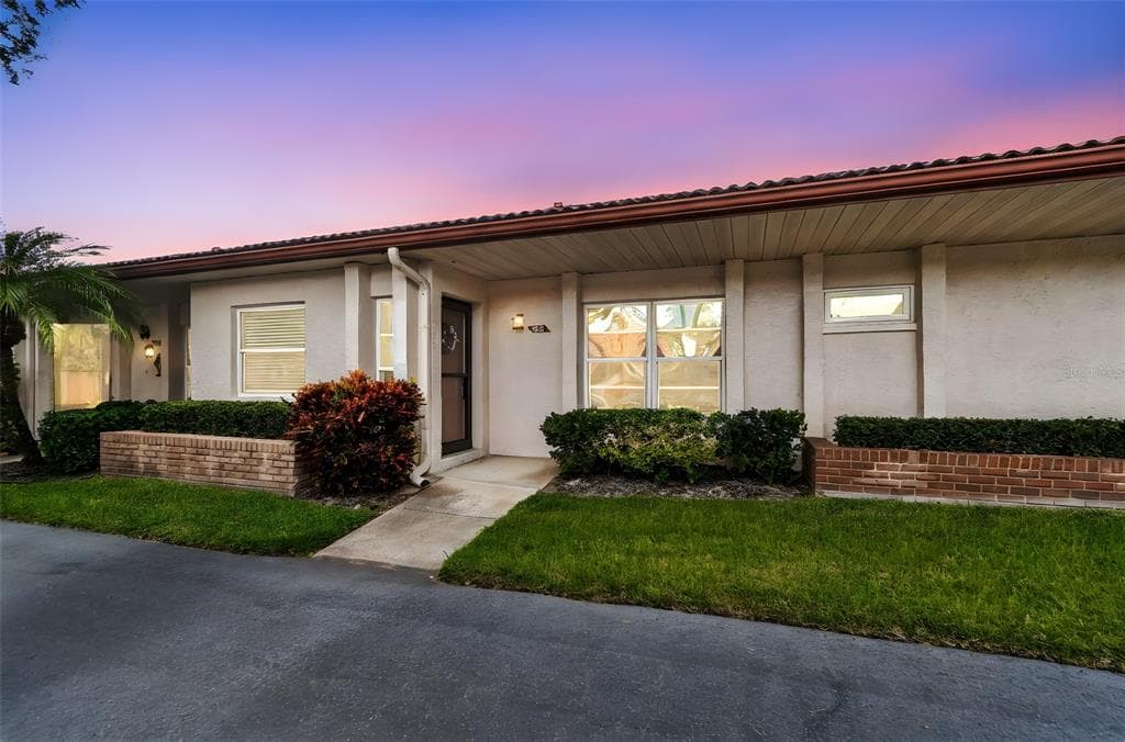 458 EXMOOR TERRACE UNIT 1672 - 2bd/2ba - $229,000 - DUNEDIN, FL