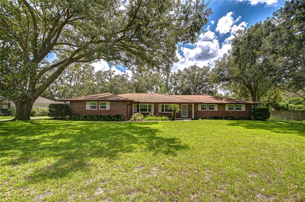 121 BUTLER ROAD - 4bd/3ba - $550,000 - BRANDON, FL