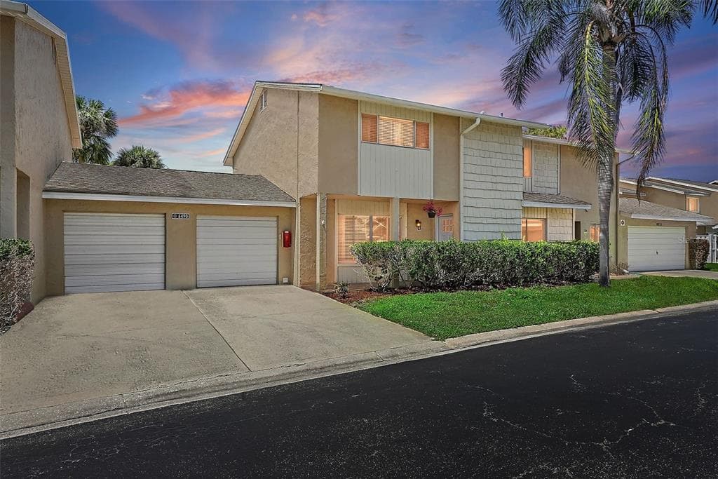 6490 CAPE HATTERAS WAY NE UNIT 4 - 3bd/3ba - $275,000 - ST PETERSBURG, FL