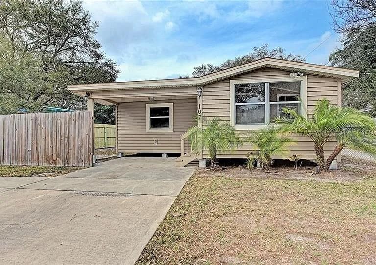 107 6TH STREET NE - 2bd/1ba - $234,900 - LARGO, FL