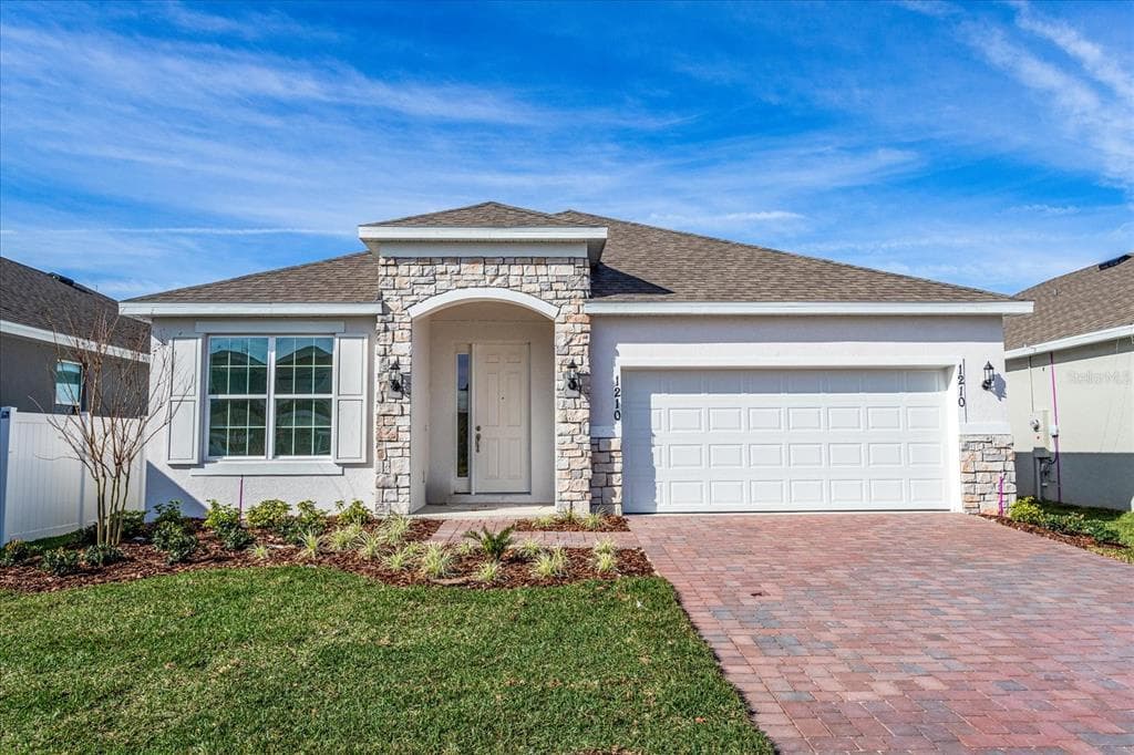 776 SUNSHOWER DRIVE - 4bd/2ba - $356,762 - LADY LAKE, FL