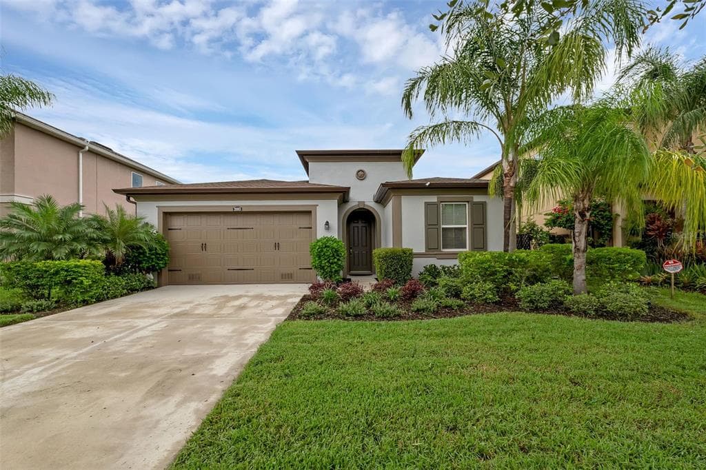 28883 REVARO LANE - 3bd/3ba - $595,000 - WESLEY CHAPEL, FL