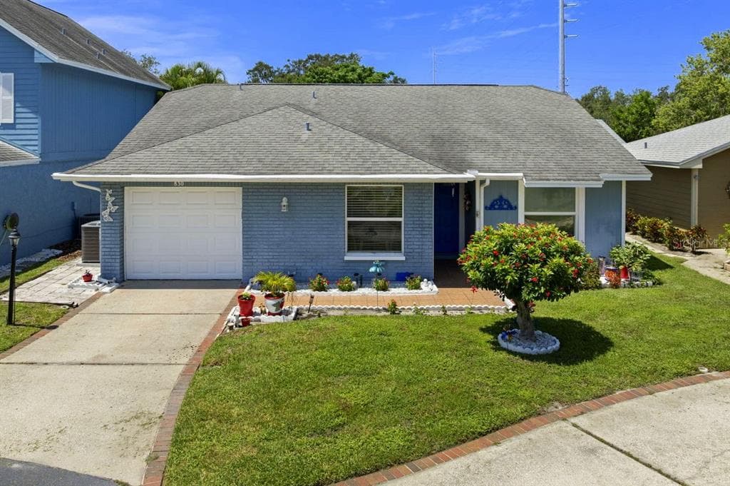 830 FRANKLIN CIRCLE - 3bd/2ba - $348,900 - PALM HARBOR, FL