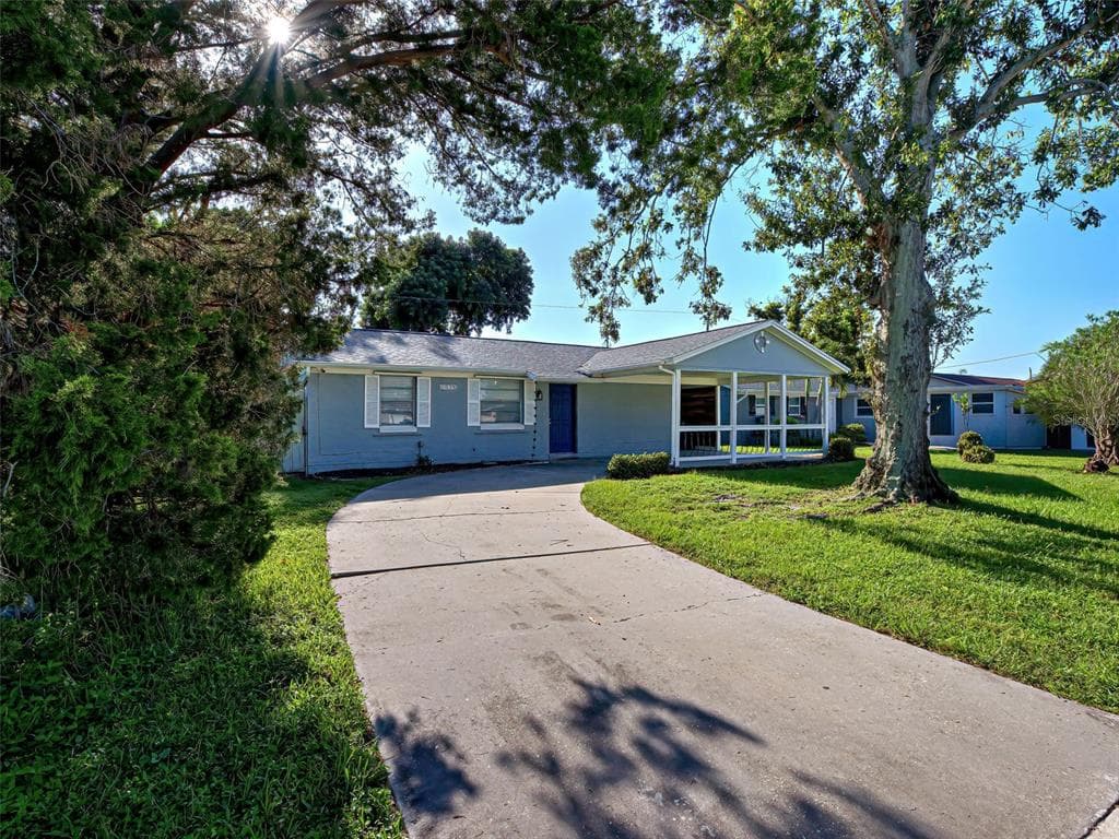 1056 VENETIAN PARKWAY - 3bd/2ba - $293,000 - VENICE, FL
