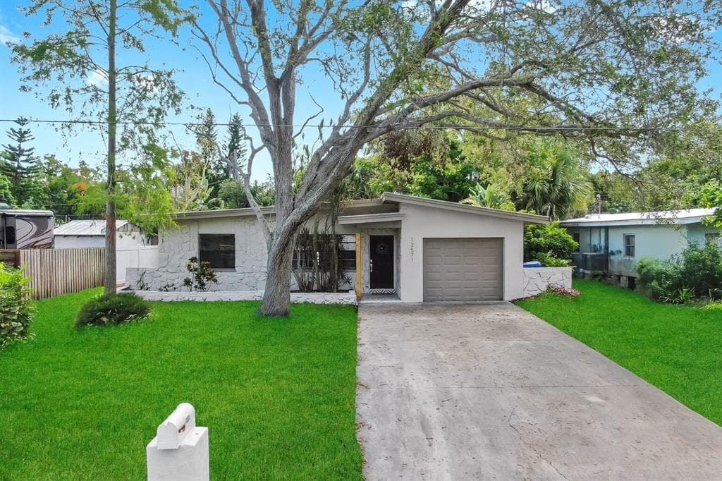 12571 136TH LANE - 3bd/2ba - $489,900 - LARGO, FL