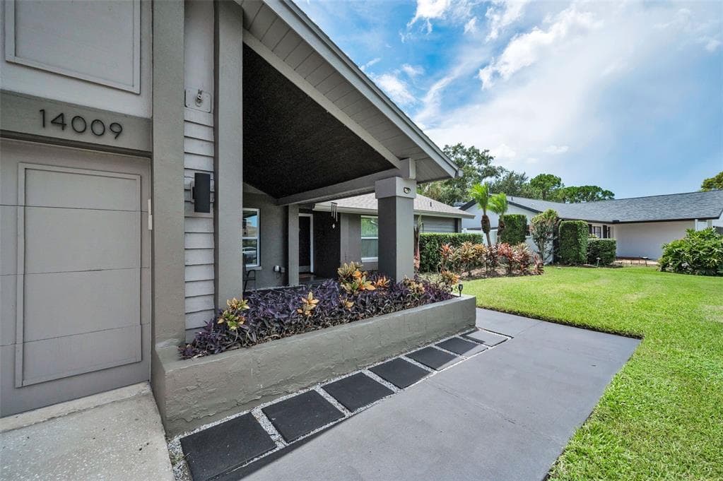 14009 MIDDLETON WAY - Interior/Exterior Photo 5 - TAMPA, FL