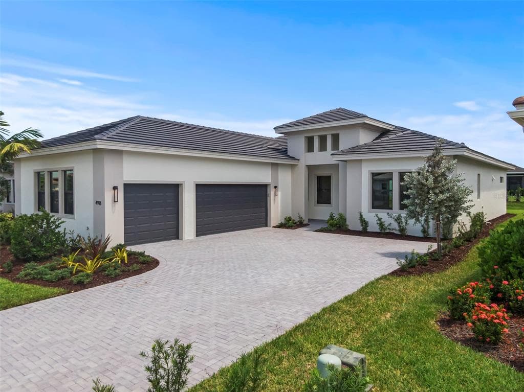 4918 KIVA CIRCLE - 3bd/4ba - $849,990 - LAKEWOOD RANCH, FL