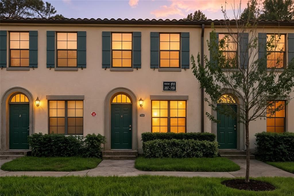 711 CENTERVALE DRIVE UNIT 711 - 1bd/1ba - $285,000 - KISSIMMEE, FL