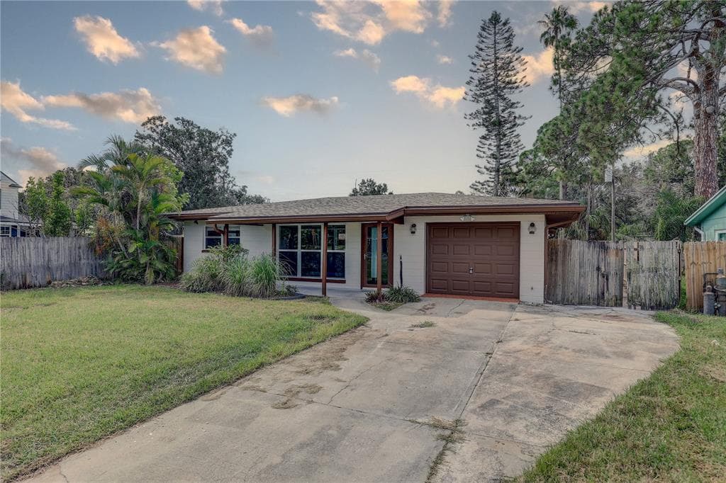 330 83RD AVENUE NE - 2bd/2ba - $250,000 - ST PETERSBURG, FL