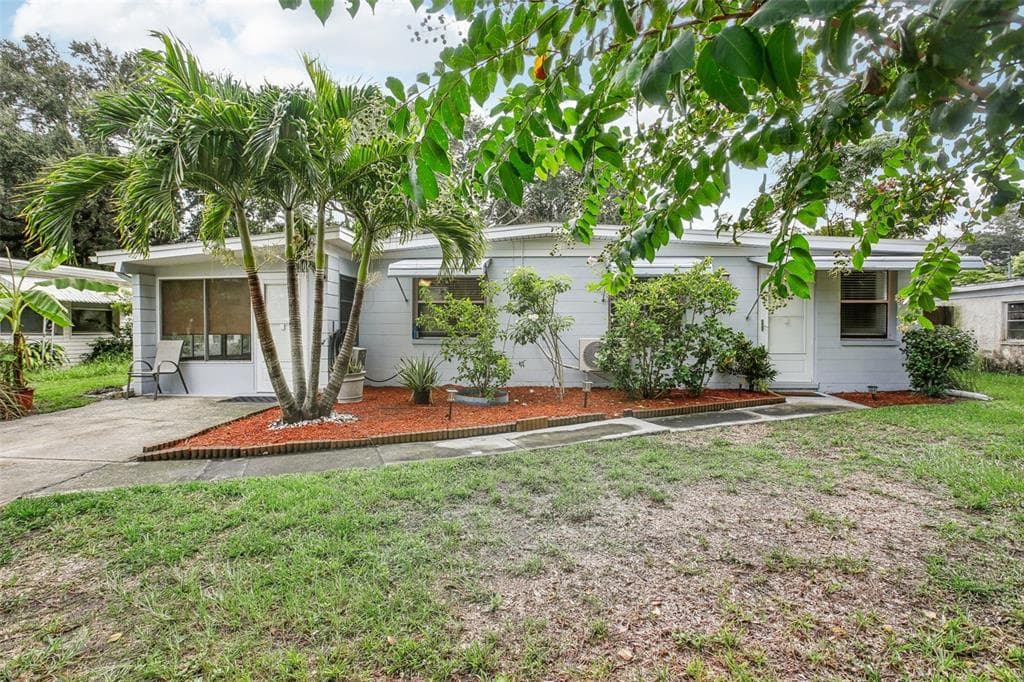 10821 105TH STREET - 2bd/1ba - $280,000 - LARGO, FL