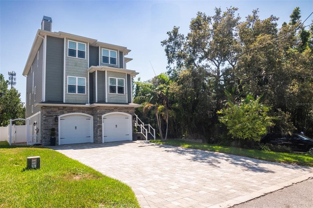 498 MAGNOLIA AVENUE - 4bd/4ba - $1,090,000 - PALM HARBOR, FL