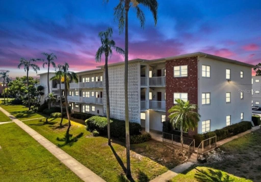 5155 9TH AVENUE N UNIT 112 B - 3bd/2ba - $119,000 - ST PETERSBURG, FL