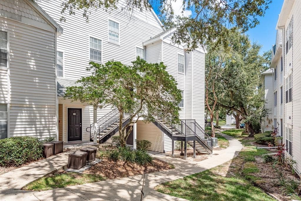 3266 HAVILAND COURT UNIT 203 - 3bd/2ba - $235,000 - PALM HARBOR, FL