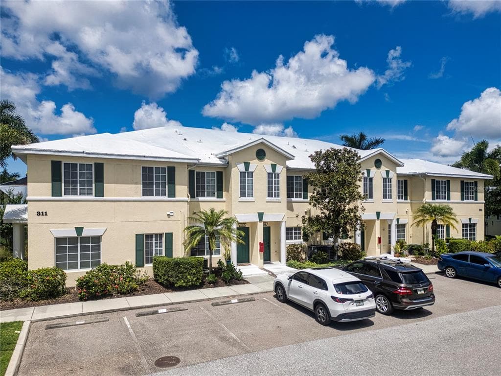 311 CAPE HARBOUR LOOP UNIT 103 - 2bd/3ba - $209,000 - BRADENTON, FL