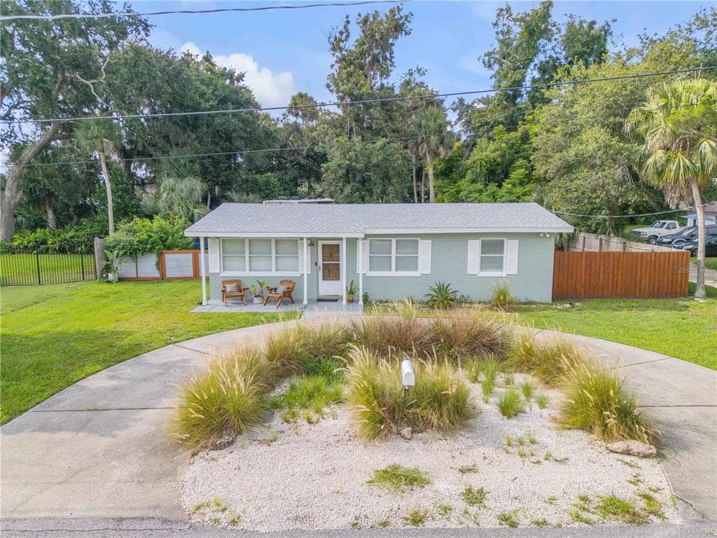124 HARDIN PLACE - 3bd/1ba - $329,300 - EDGEWATER, FL