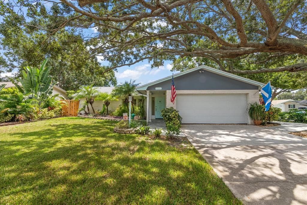 13896 83RD PLACE - 3bd/2ba - $499,900 - SEMINOLE, FL