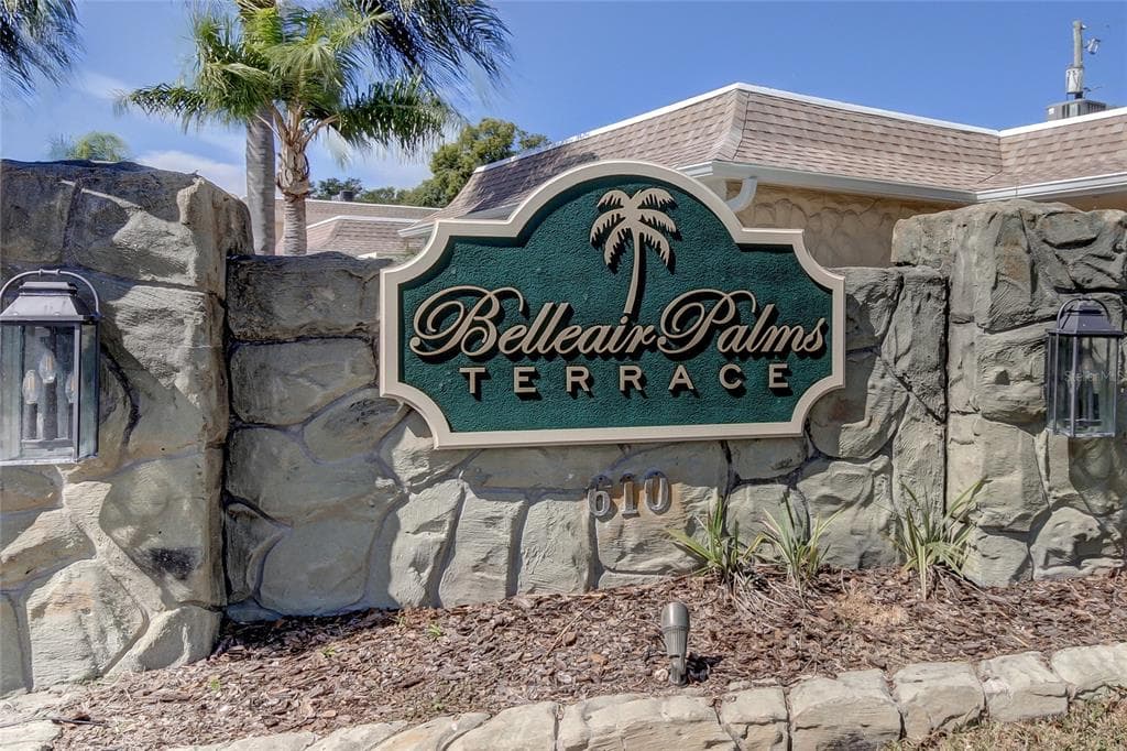 610 INDIAN ROCKS ROAD N UNIT 123 - 2bd/2ba - $285,000 - BELLEAIR BLUFFS, FL