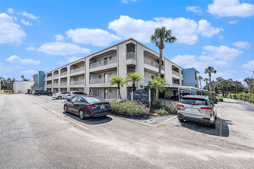 215 VALENCIA BOULEVARD UNIT 308 - 1bd/1ba - $167,000 - BELLEAIR BLUFFS, FL