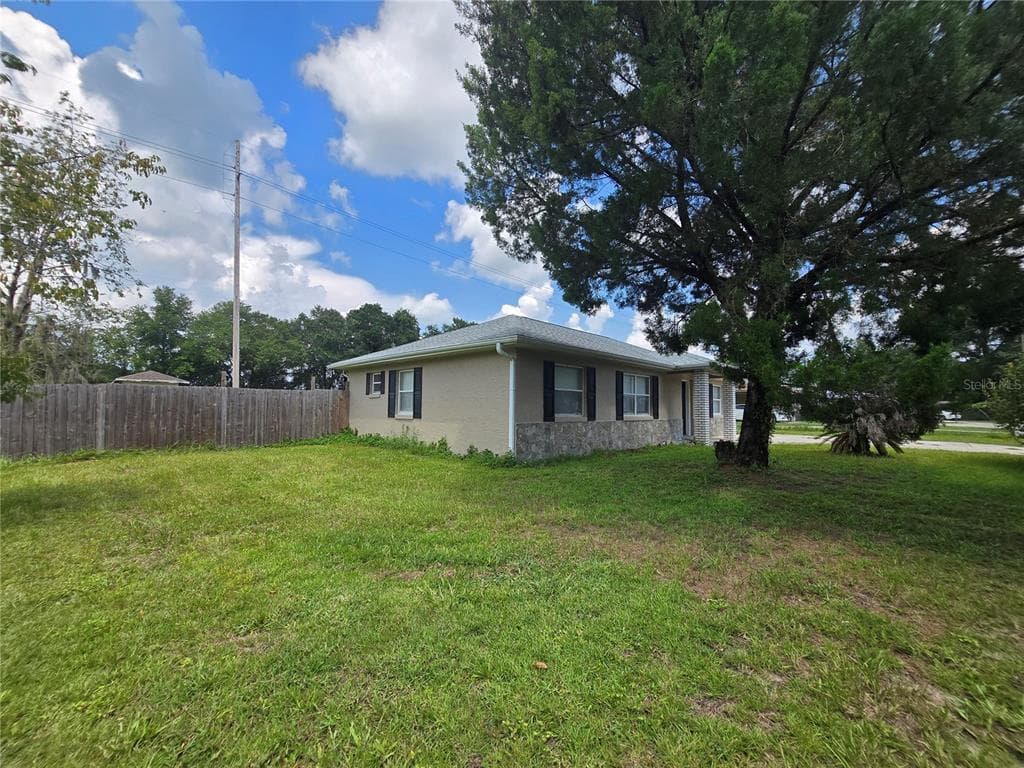 4250 NW 26TH TERRACE - 3bd/2ba - $269,000 - OCALA, FL