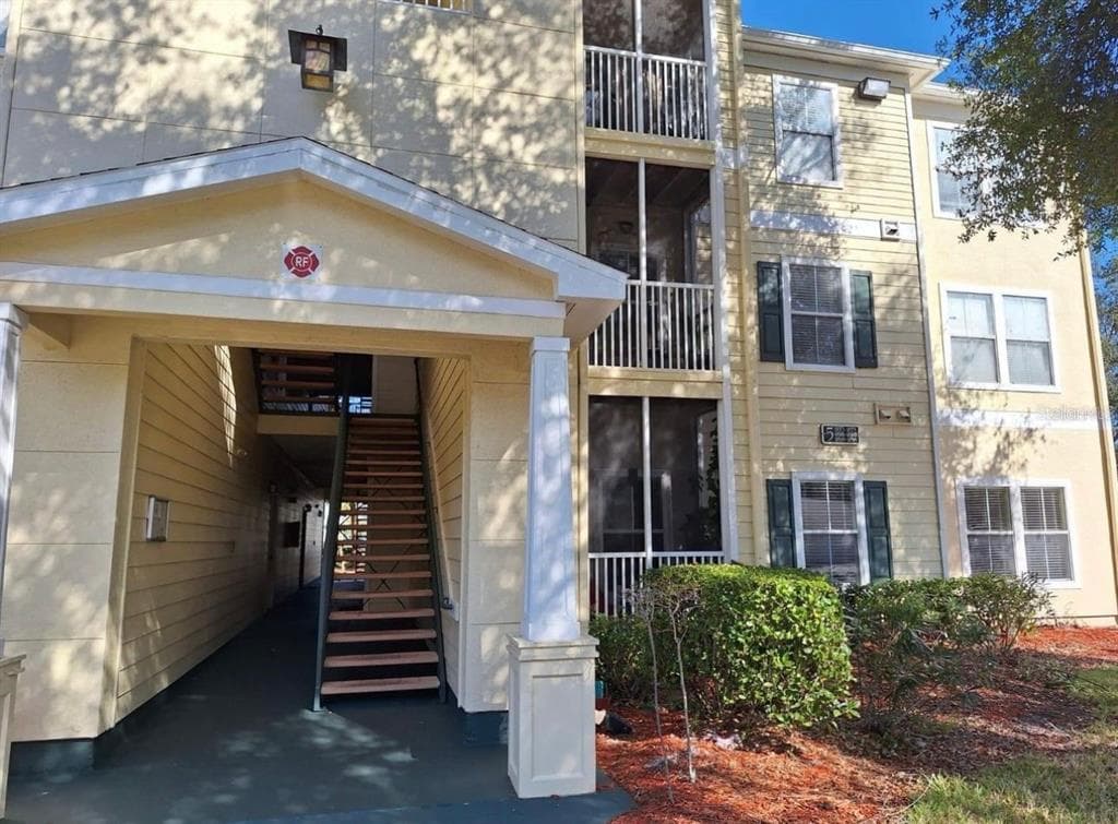 18387 BRIDLE CLUB DRIVE UNIT 18387 - 2bd/1ba - $185,000 - TAMPA, FL