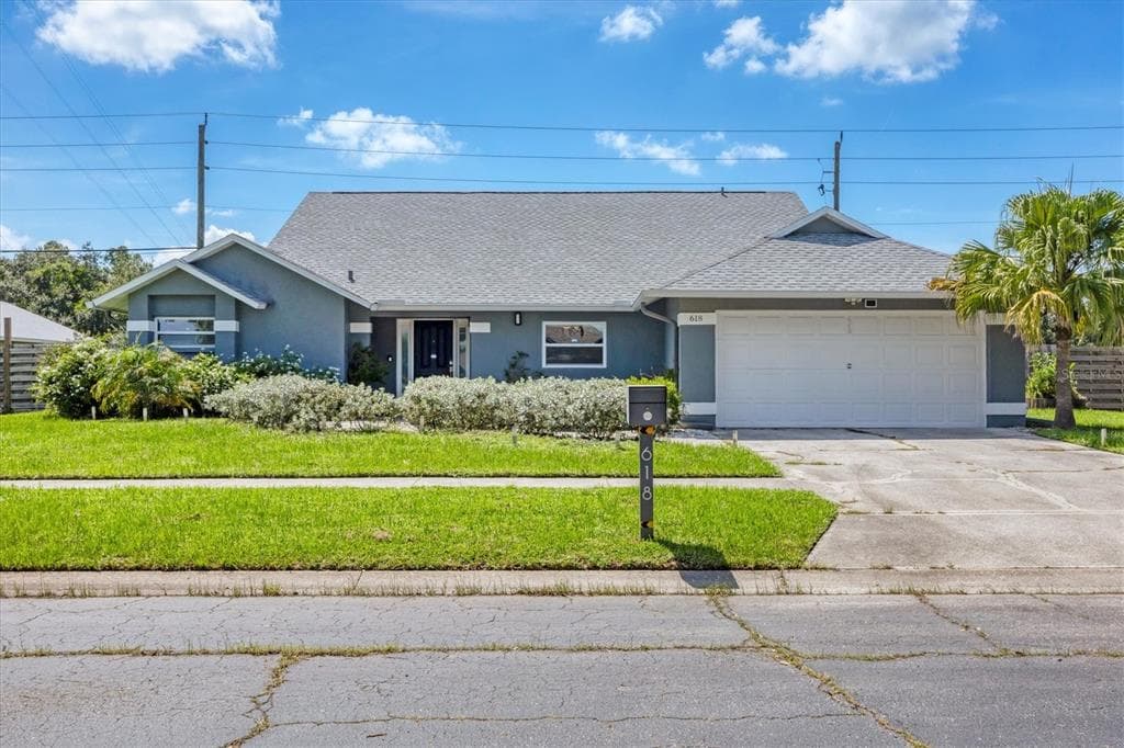 618 EASTPOINTE COURT - 4bd/2ba - $529,000 - SARASOTA, FL