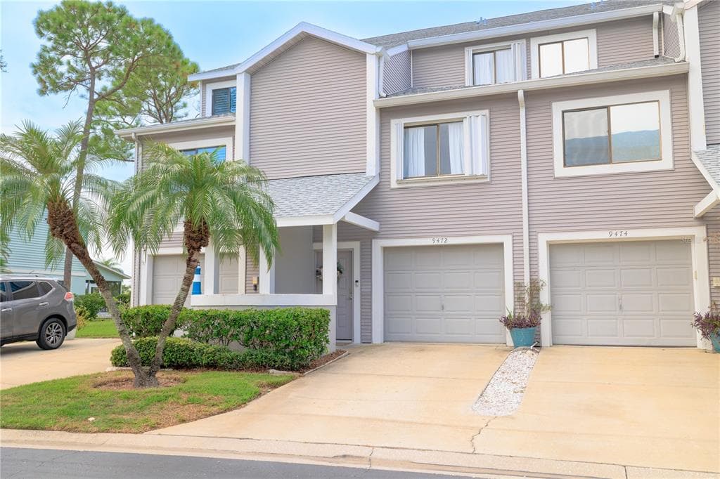 9472 TARA CAY COURT UNIT 2 - 3bd/3ba - $445,000 - SEMINOLE, FL