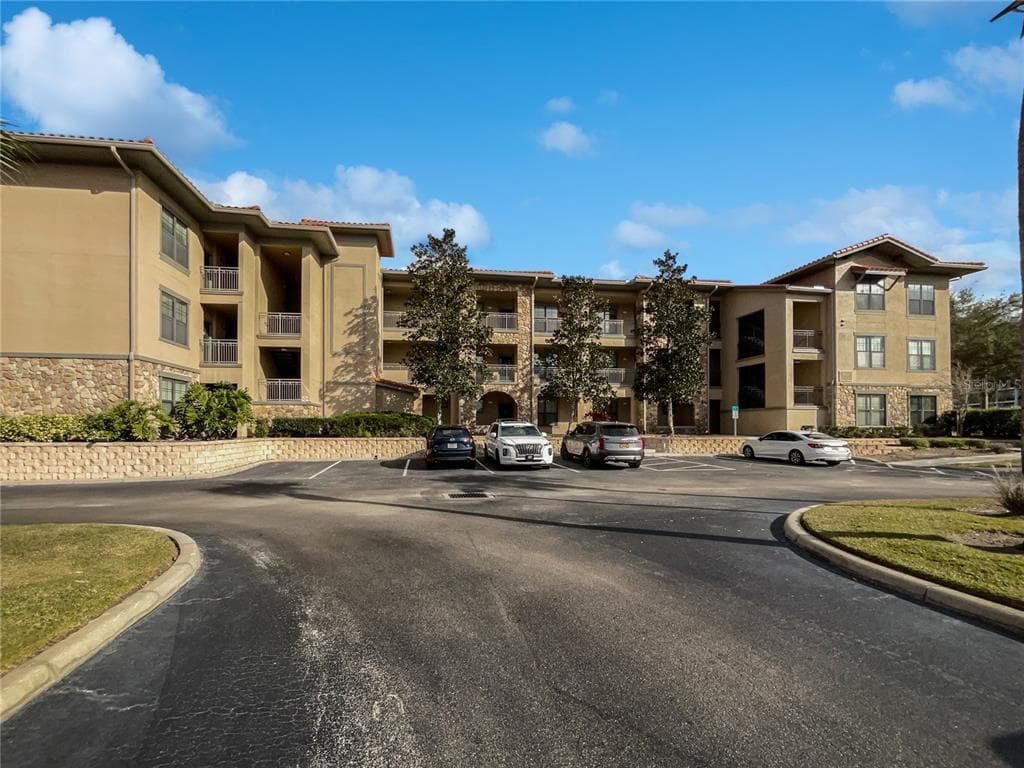 914 CHARO PARKWAY UNIT 112 - 3bd/3ba - $140,000 - DAVENPORT, FL