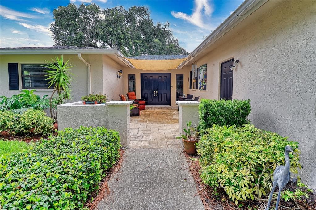 7149 FAIRWAY BEND CIRCLE - 3bd/2ba - $399,999 - SARASOTA, FL