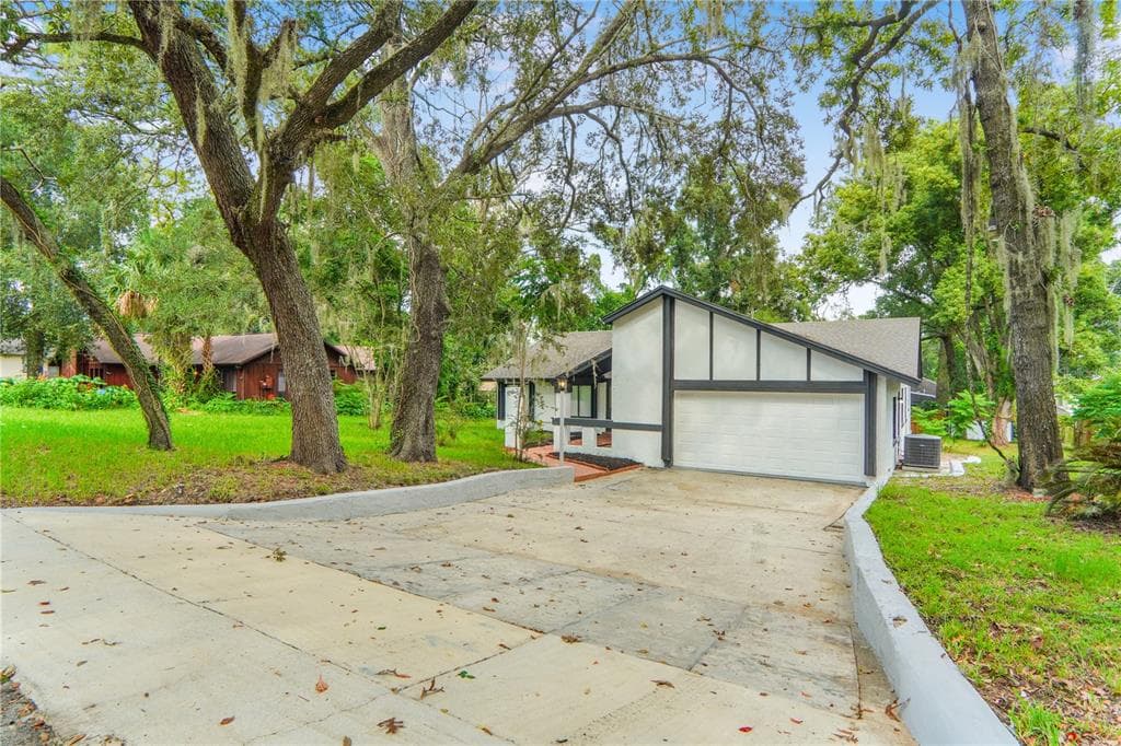 495 HOWARD AVENUE - 4bd/2ba - $429,999 - LONGWOOD, FL