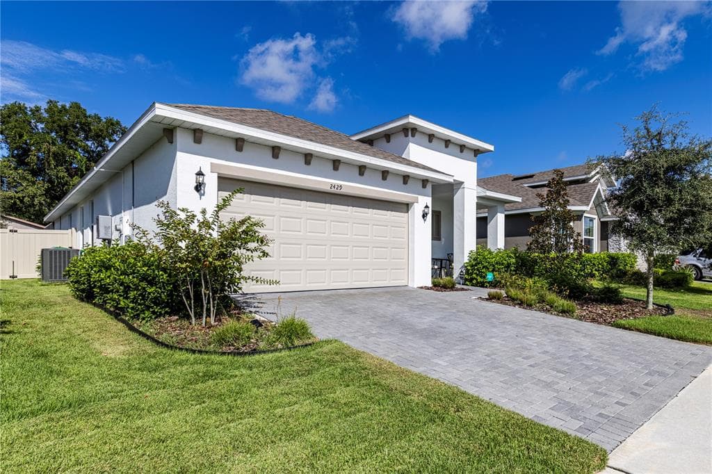 2429 SIRENA LANE - 4bd/3ba - $499,000 - MOUNT DORA, FL