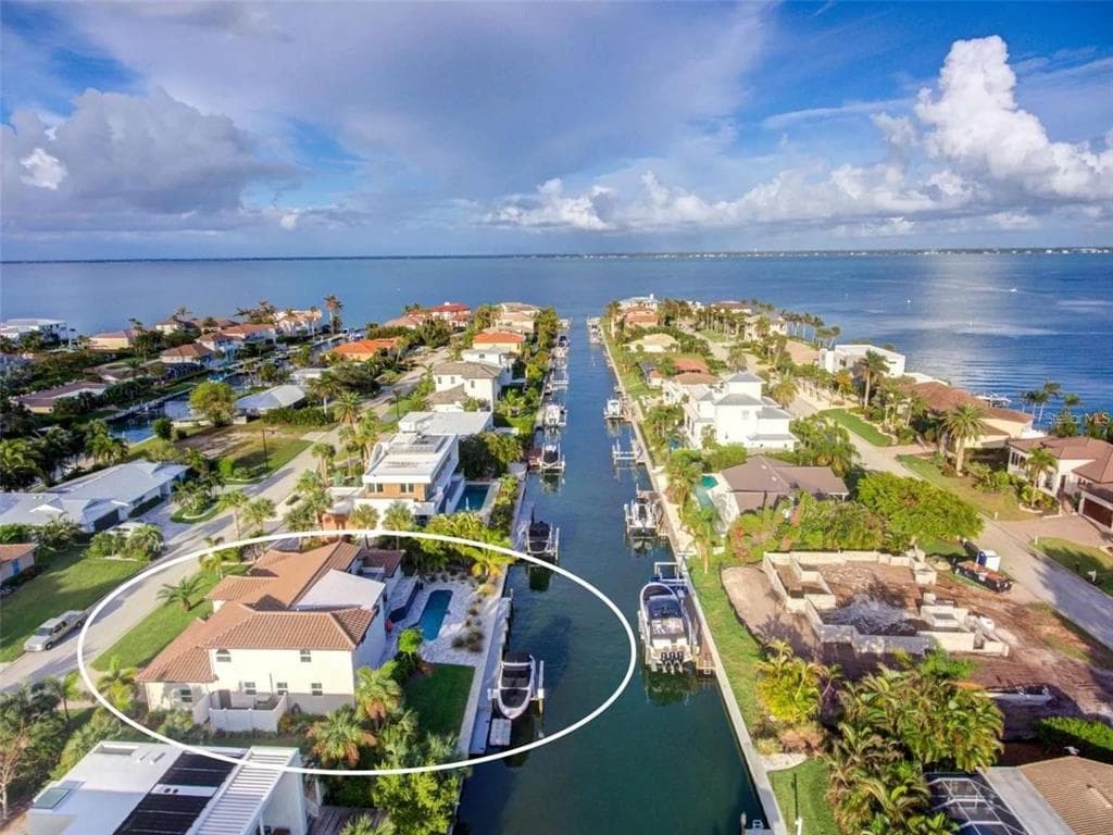 562 RANGER LANE - 4bd/3ba - $3,950,000 - LONGBOAT KEY, FL