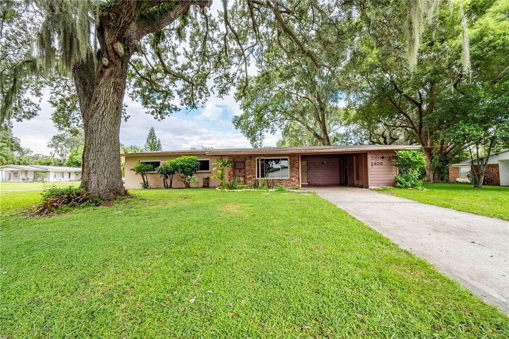 1402 PHYLLIS STREET - 3bd/2ba - $283,000 - LAKELAND, FL