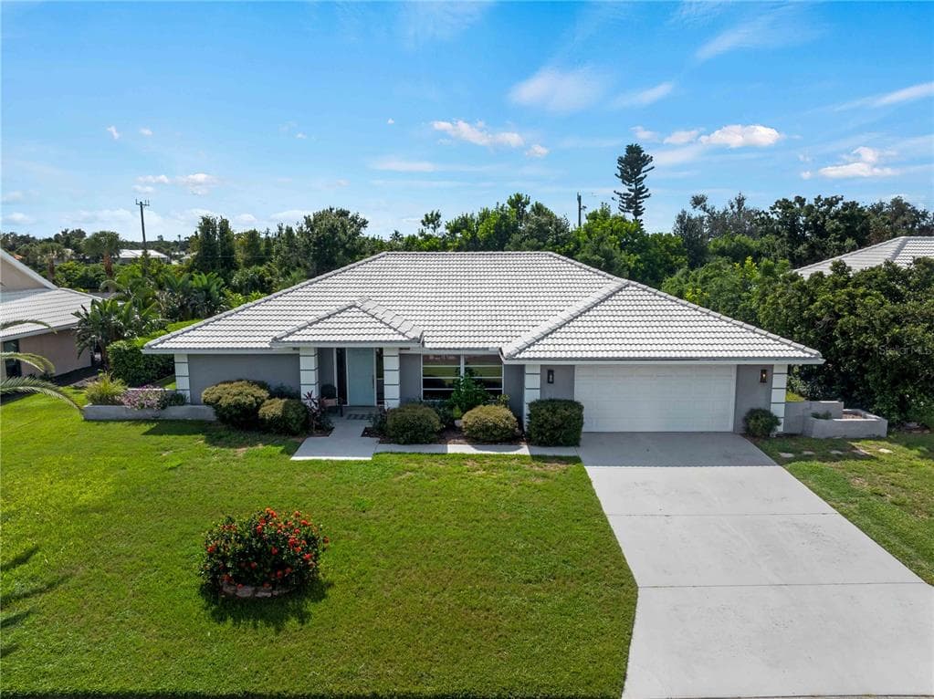 523 WARWICK DRIVE - 3bd/2ba - $459,000 - VENICE, FL