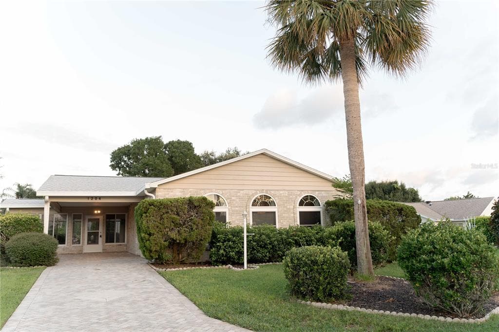 1204 MARIA COURT - 2bd/2ba - $319,000 - LADY LAKE, FL